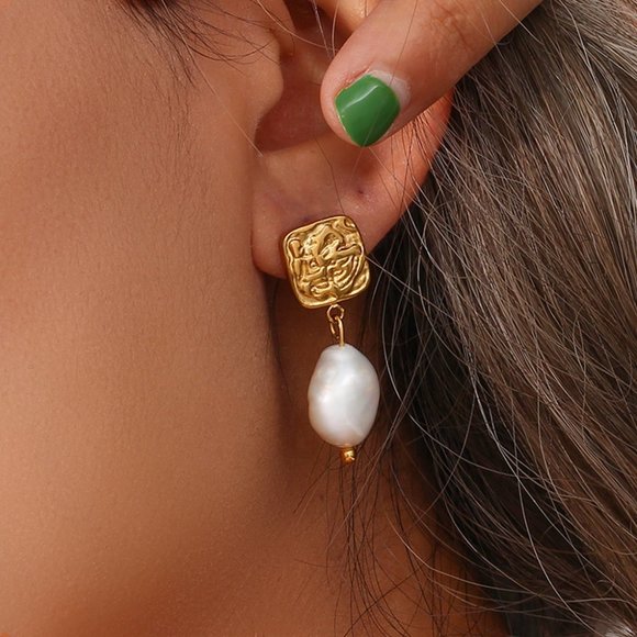 Vintage Square Hammered Texture Fresh Water Pearl 18K Gold Plated Earrings - Picture 3 of 8